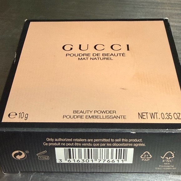 Gucci POUDRE DE BEAUTÉ 
MAT NATUREL- shade 13 Powder/ Bronzer - Picture 10 of 10